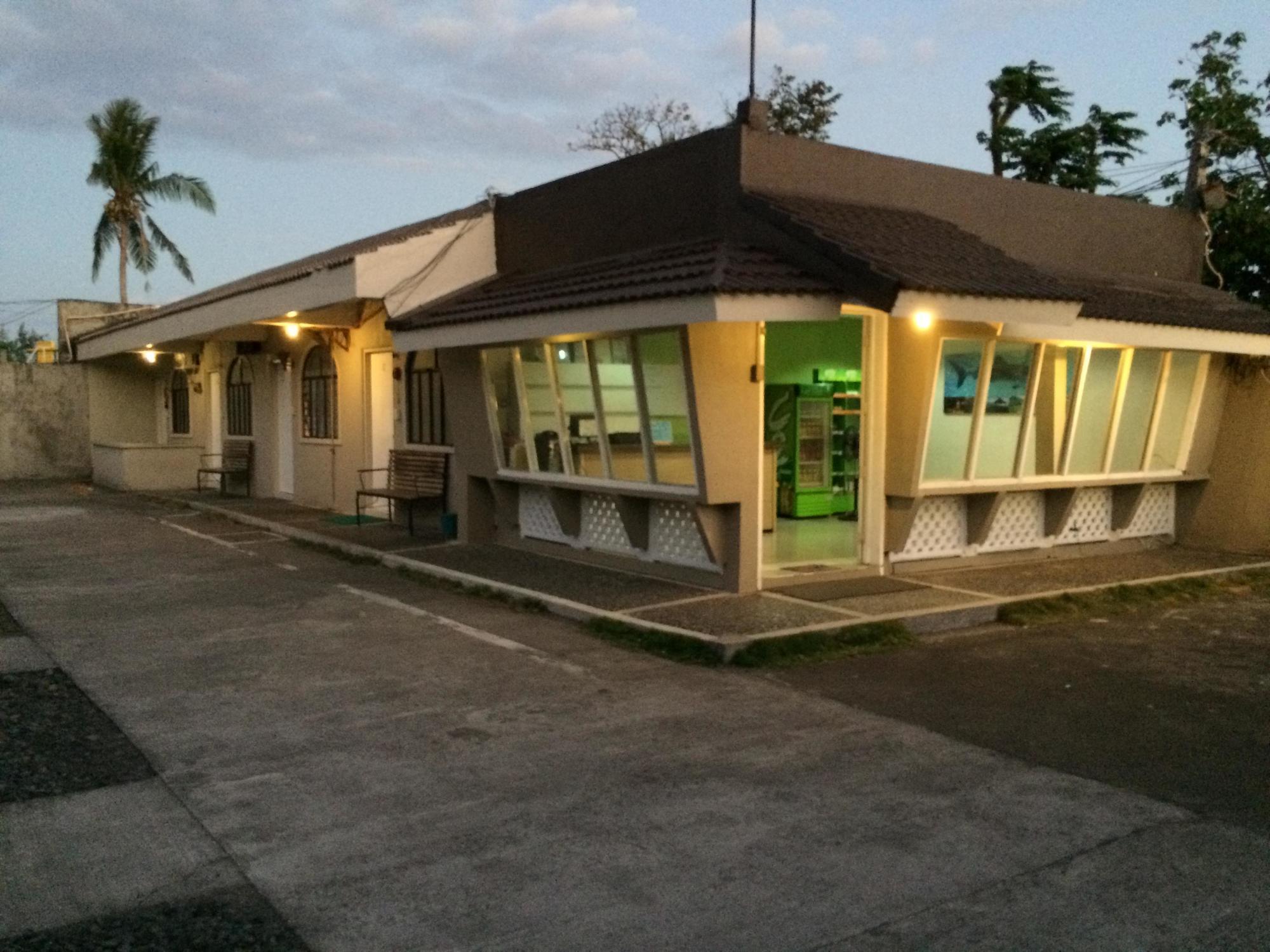 Night & Day Inn Legazpi Exterior foto